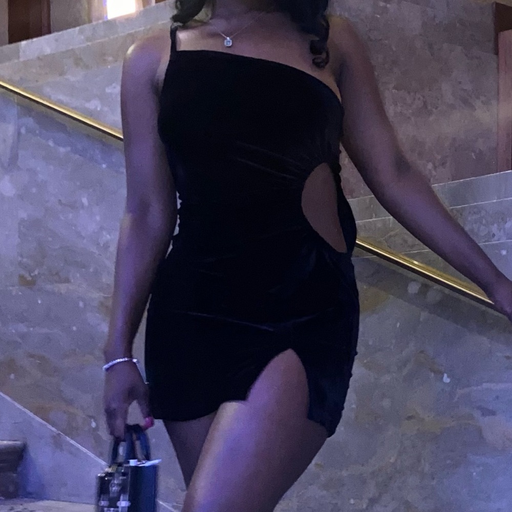 BLACK DRESS